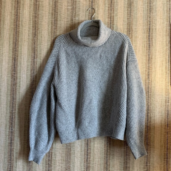 H&M Grey Turtleneck Sweater Size M Pullover Winter Top Women’s Top Chunky Chic - Picture 1 of 3